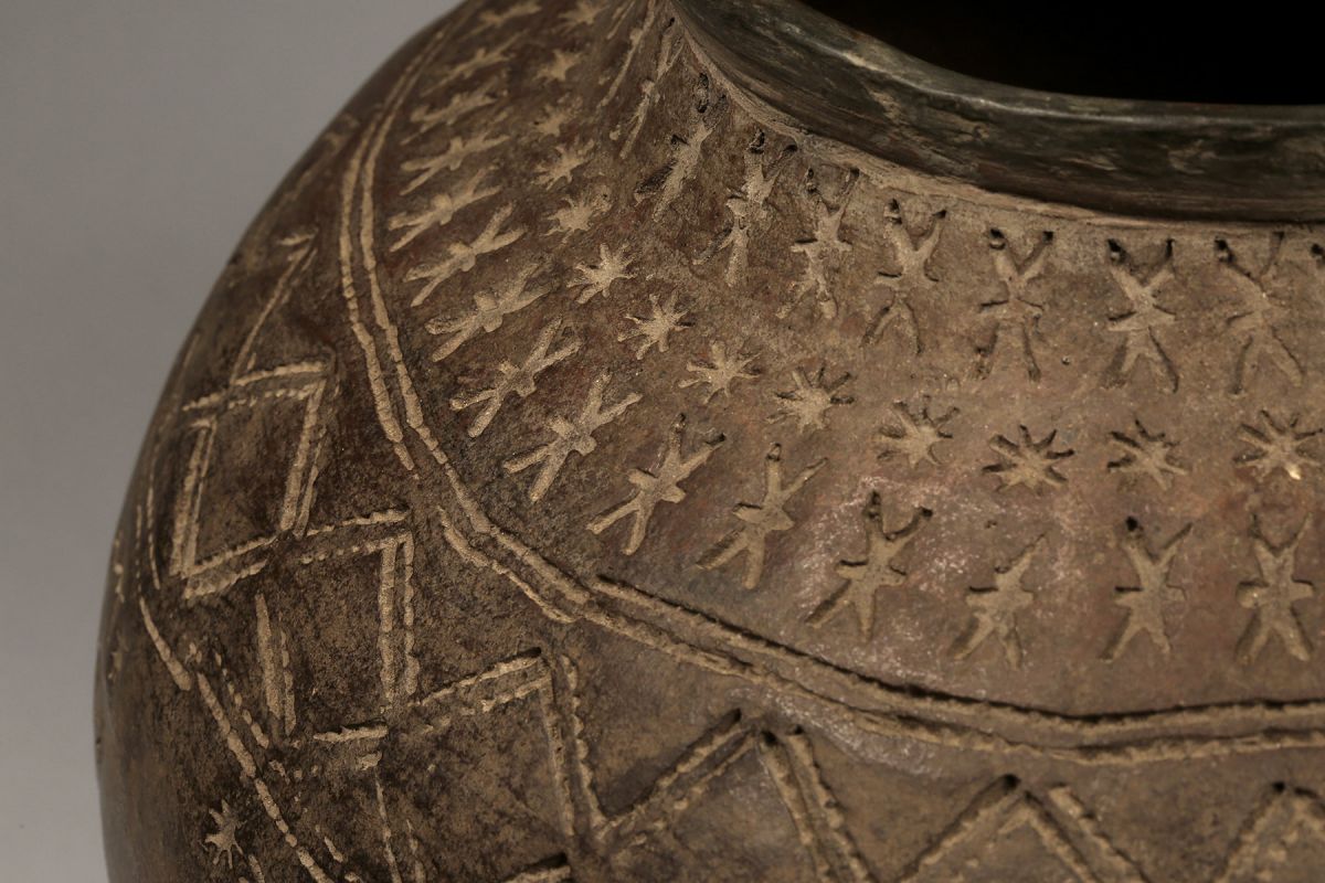 <?php echo Incised Design Kalinga Jar?>