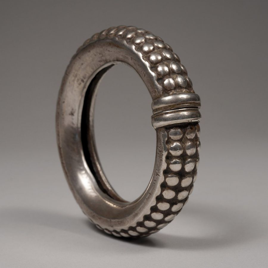 <?php echo Bangle with Dots?>